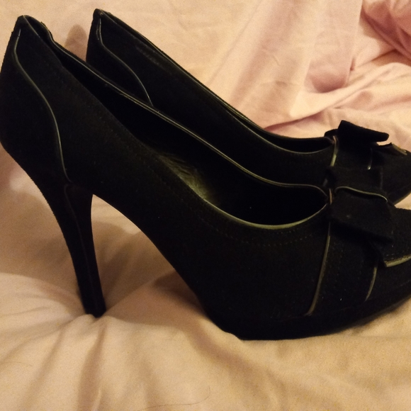 Shoes - Picture 1 of 3